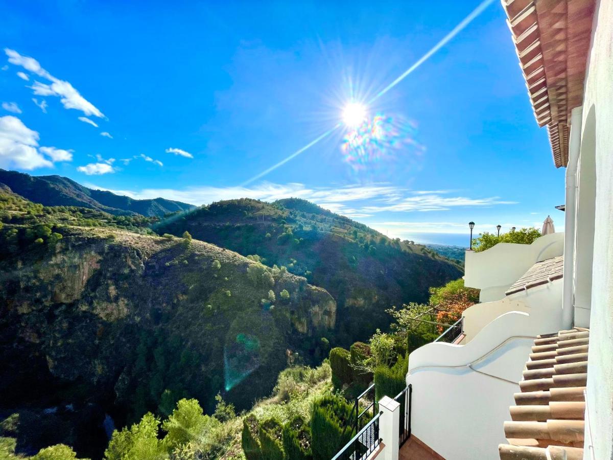 Apartamentos Axarquia , Frigiliana, Terraza Privada Con Vistas A La Montana Rio Y Al Mar 外观 照片
