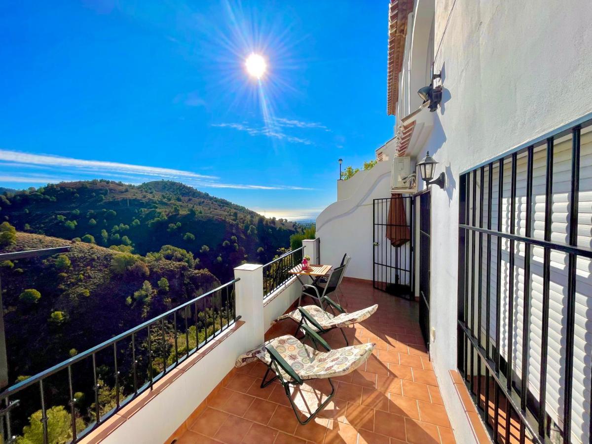 Apartamentos Axarquia , Frigiliana, Terraza Privada Con Vistas A La Montana Rio Y Al Mar 外观 照片
