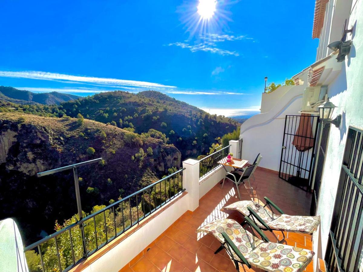 Apartamentos Axarquia , Frigiliana, Terraza Privada Con Vistas A La Montana Rio Y Al Mar 外观 照片