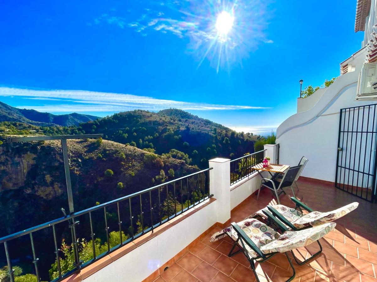 Apartamentos Axarquia , Frigiliana, Terraza Privada Con Vistas A La Montana Rio Y Al Mar 外观 照片