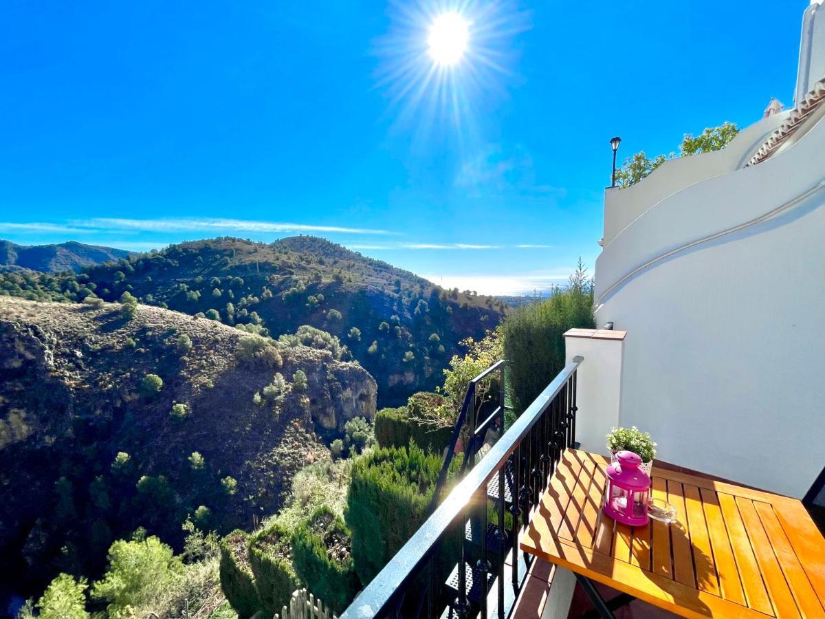 Apartamentos Axarquia , Frigiliana, Terraza Privada Con Vistas A La Montana Rio Y Al Mar 外观 照片