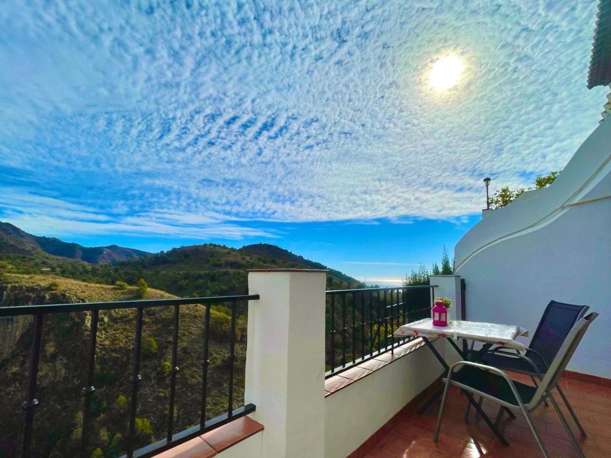 Apartamentos Axarquia , Frigiliana, Terraza Privada Con Vistas A La Montana Rio Y Al Mar 外观 照片