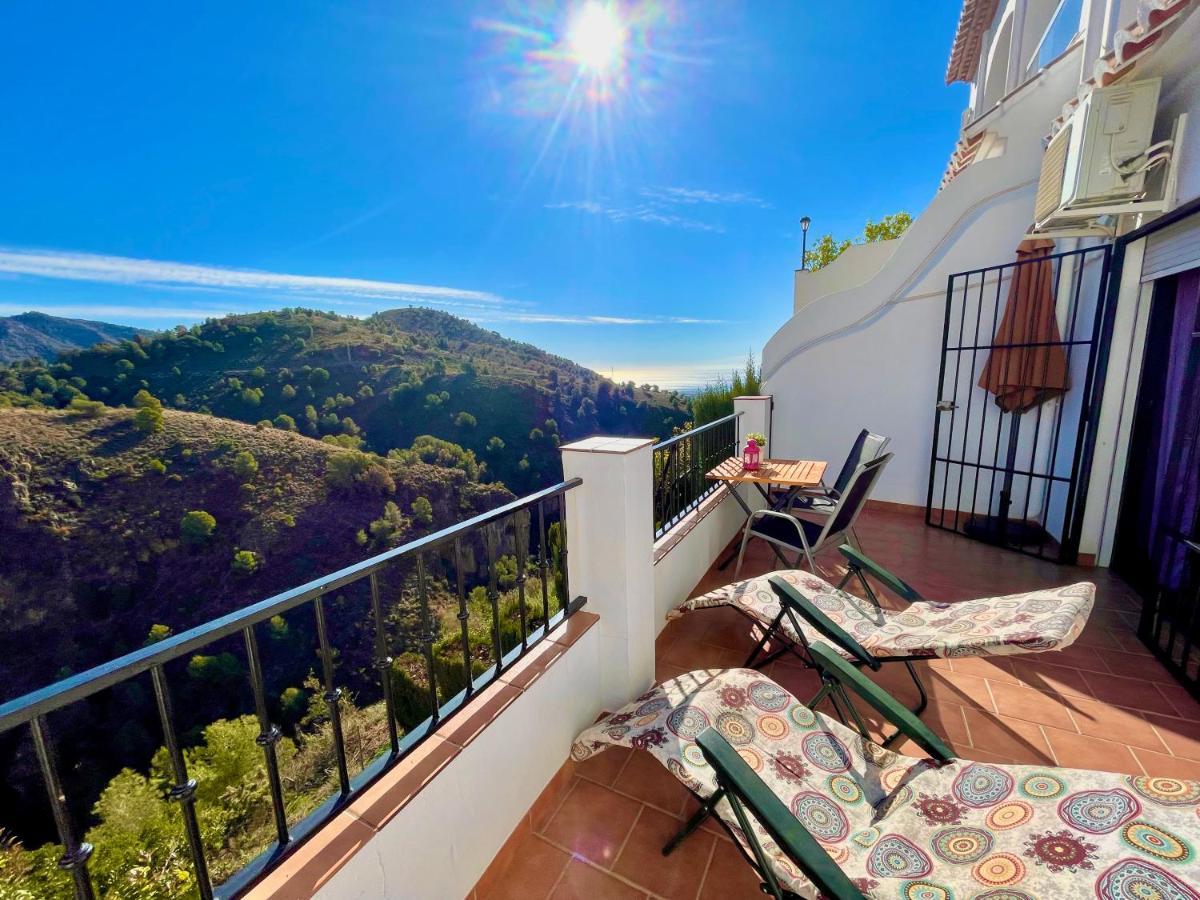 Apartamentos Axarquia , Frigiliana, Terraza Privada Con Vistas A La Montana Rio Y Al Mar 外观 照片