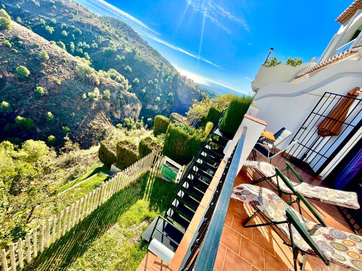 Apartamentos Axarquia , Frigiliana, Terraza Privada Con Vistas A La Montana Rio Y Al Mar 外观 照片
