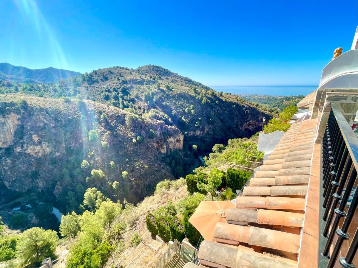 Apartamentos Axarquia , Frigiliana, Terraza Privada Con Vistas A La Montana Rio Y Al Mar 外观 照片