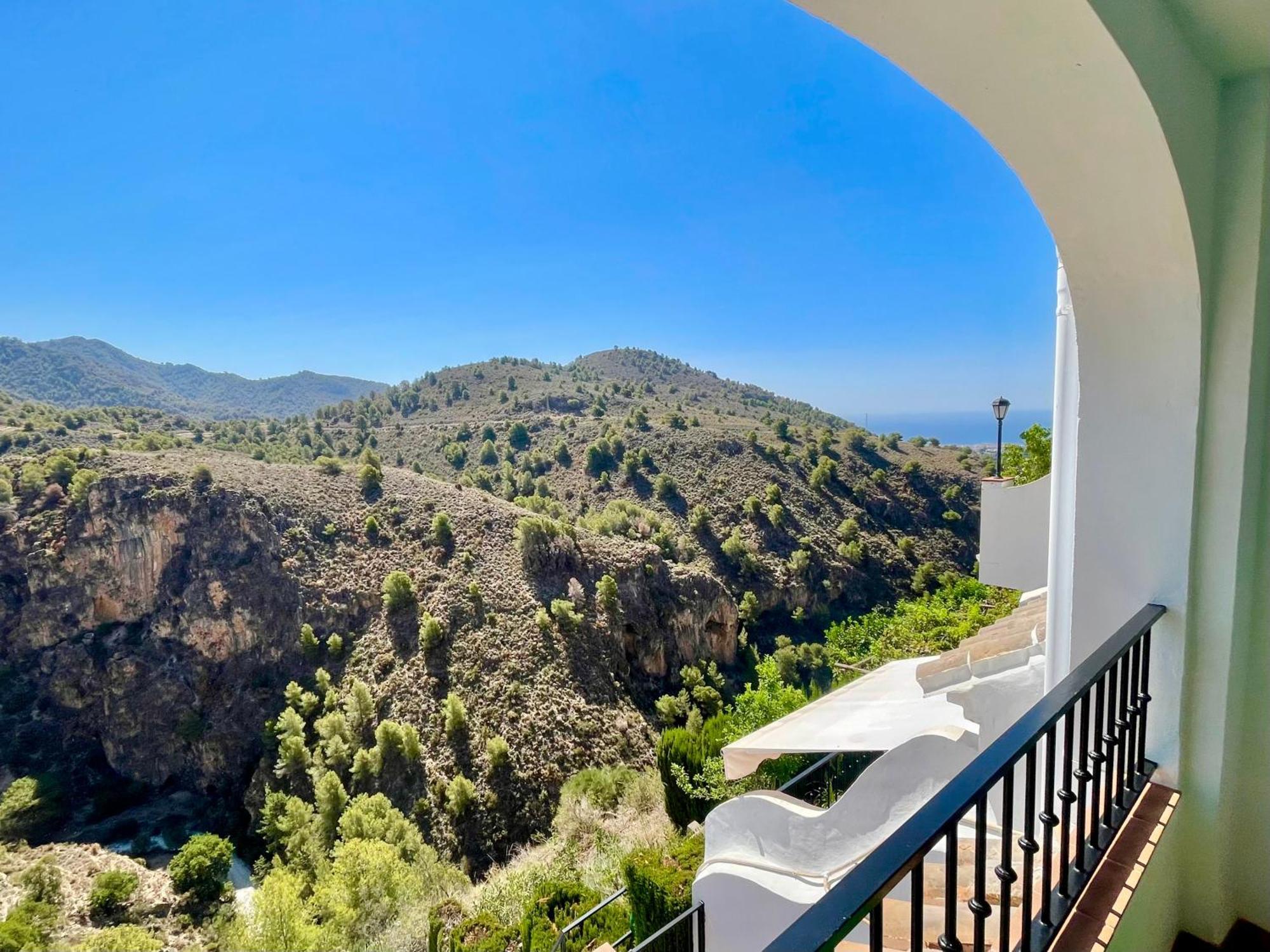 Apartamentos Axarquia , Frigiliana, Terraza Privada Con Vistas A La Montana Rio Y Al Mar 外观 照片