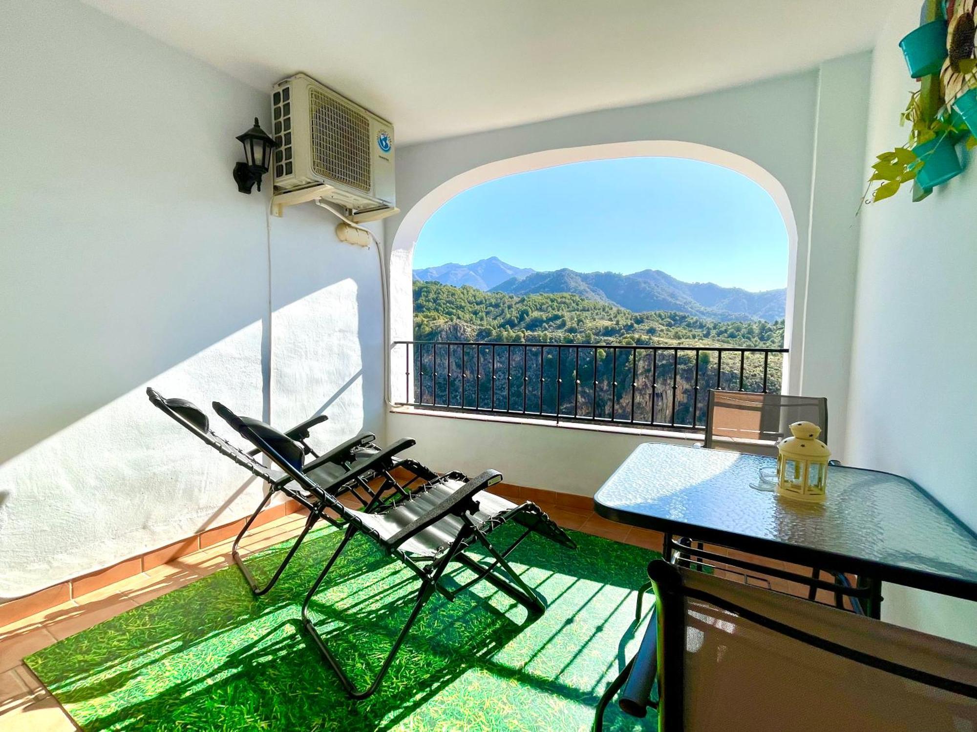 Apartamentos Axarquia , Frigiliana, Terraza Privada Con Vistas A La Montana Rio Y Al Mar 外观 照片