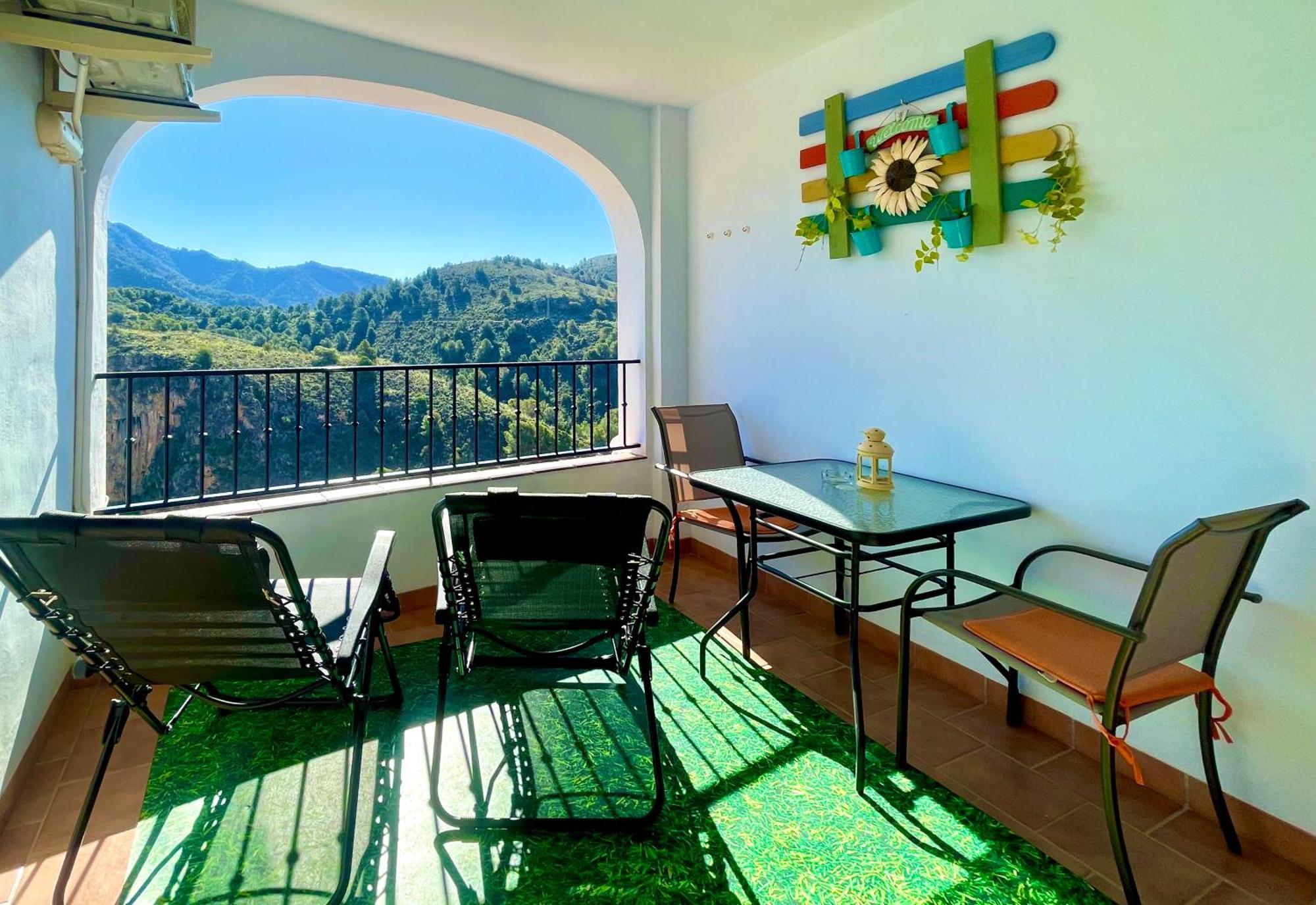 Apartamentos Axarquia , Frigiliana, Terraza Privada Con Vistas A La Montana Rio Y Al Mar 外观 照片