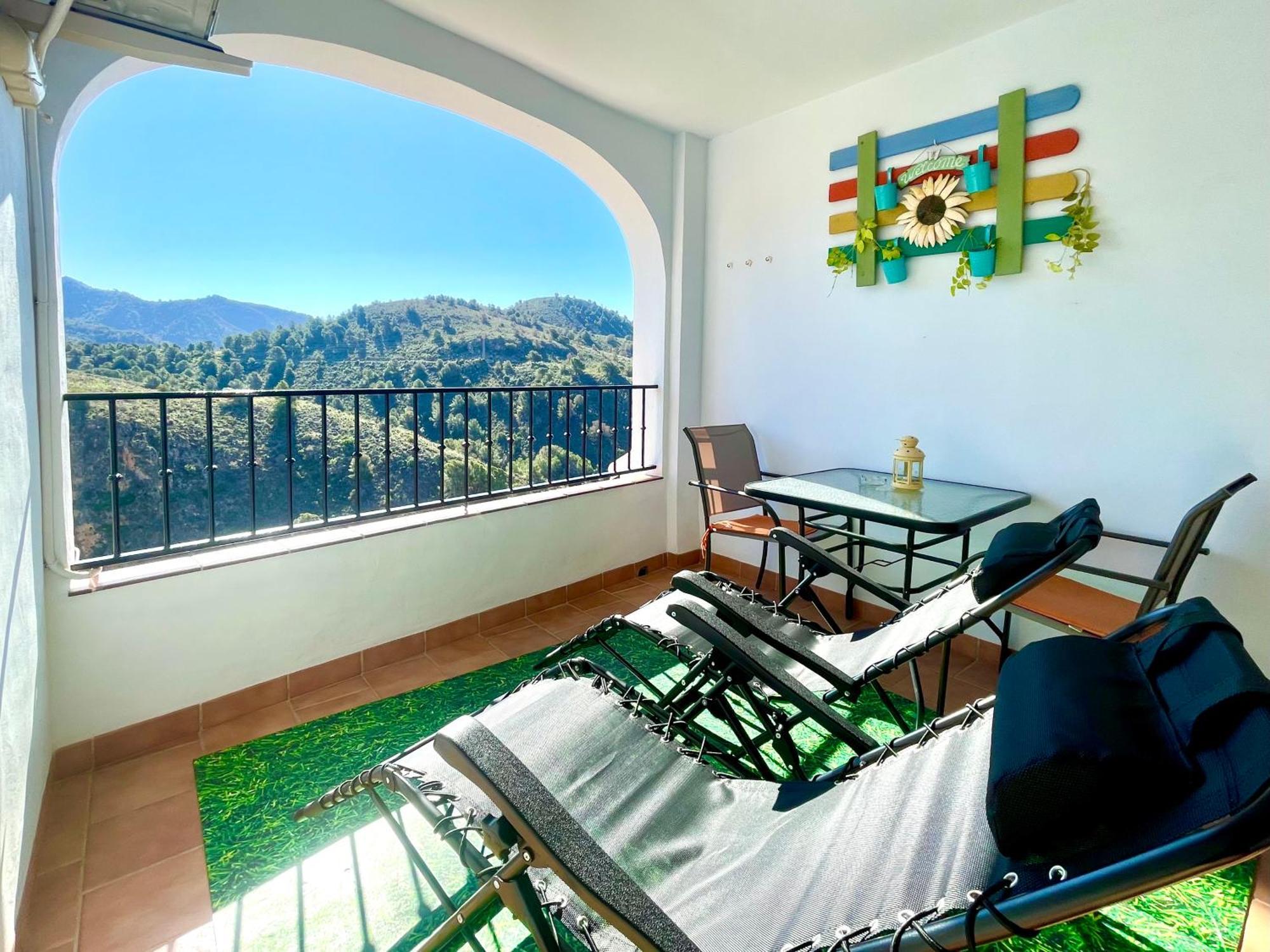 Apartamentos Axarquia , Frigiliana, Terraza Privada Con Vistas A La Montana Rio Y Al Mar 外观 照片