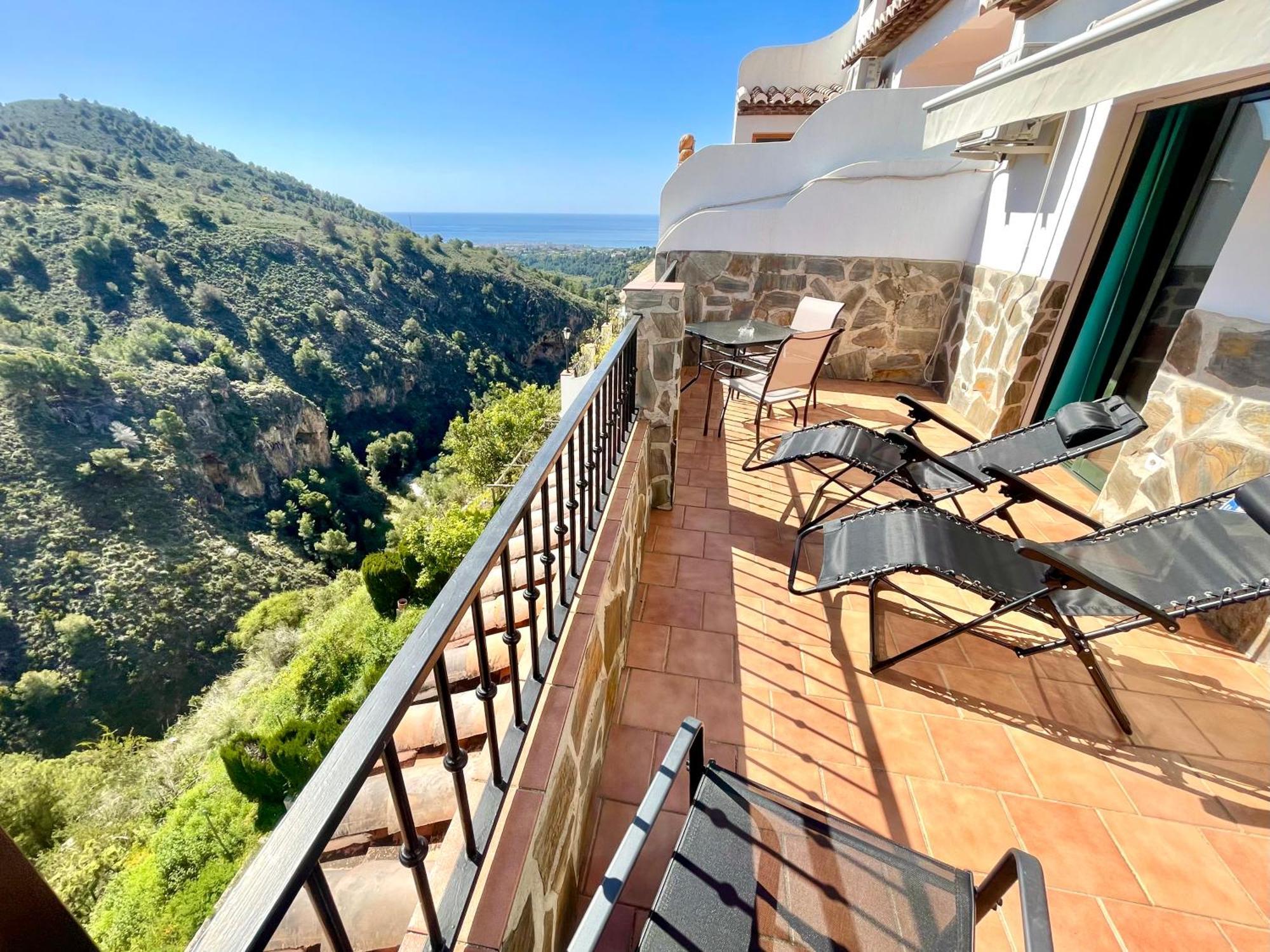 Apartamentos Axarquia , Frigiliana, Terraza Privada Con Vistas A La Montana Rio Y Al Mar 外观 照片