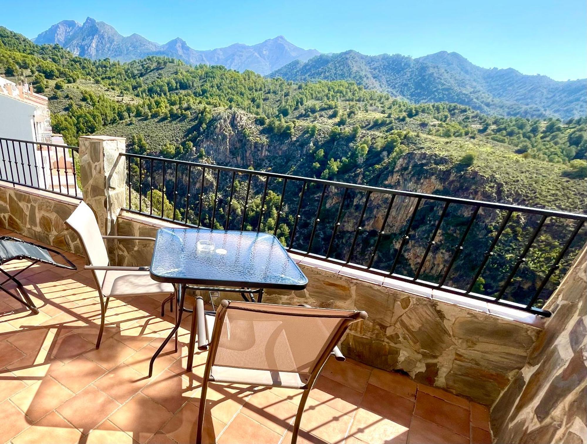 Apartamentos Axarquia , Frigiliana, Terraza Privada Con Vistas A La Montana Rio Y Al Mar 外观 照片