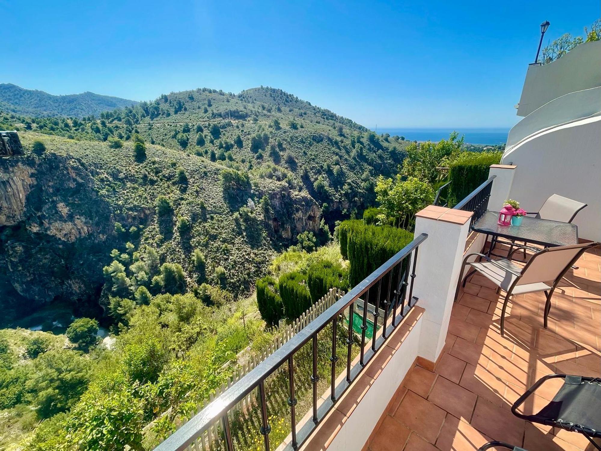 Apartamentos Axarquia , Frigiliana, Terraza Privada Con Vistas A La Montana Rio Y Al Mar 外观 照片