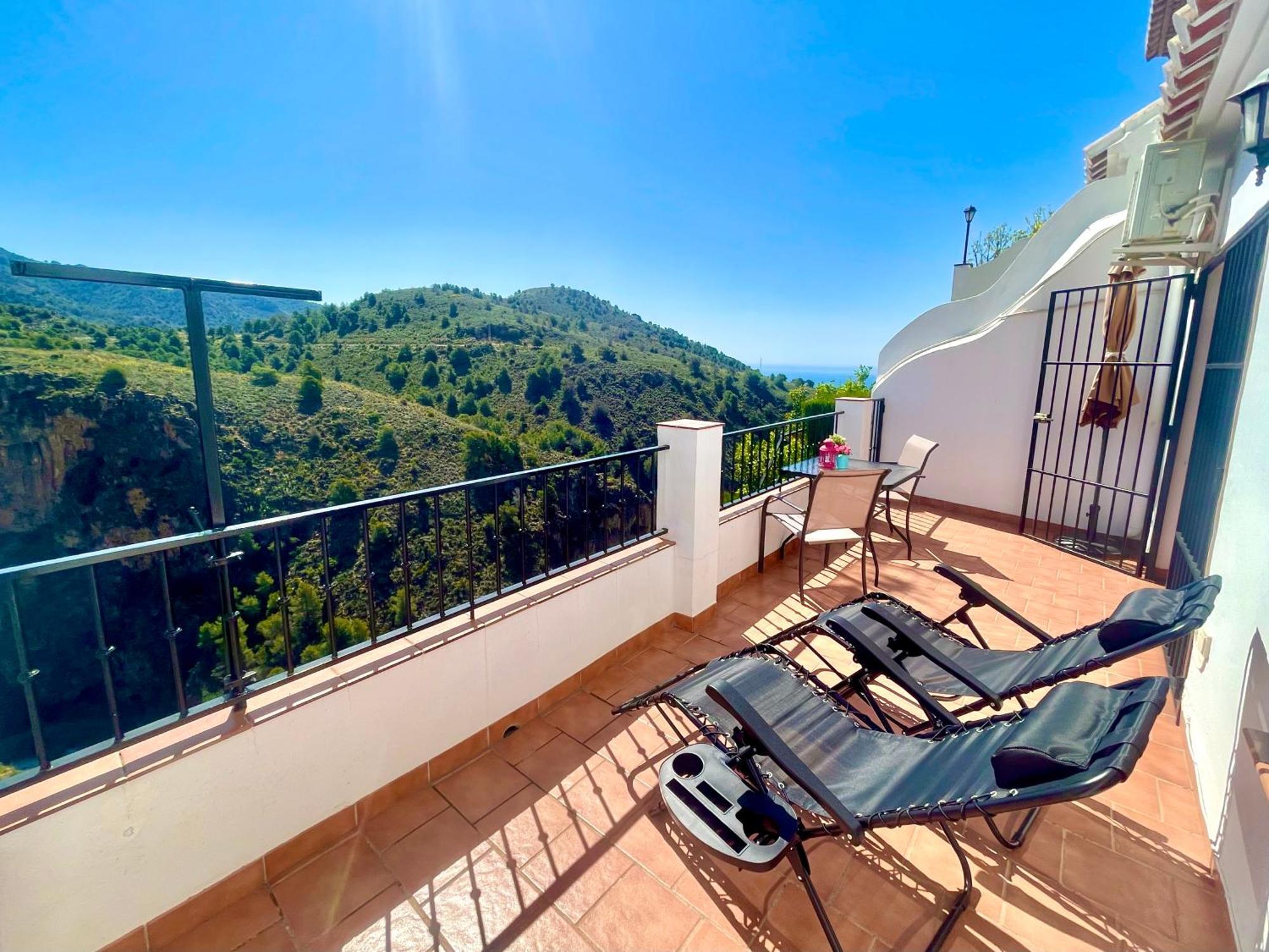 Apartamentos Axarquia , Frigiliana, Terraza Privada Con Vistas A La Montana Rio Y Al Mar 外观 照片