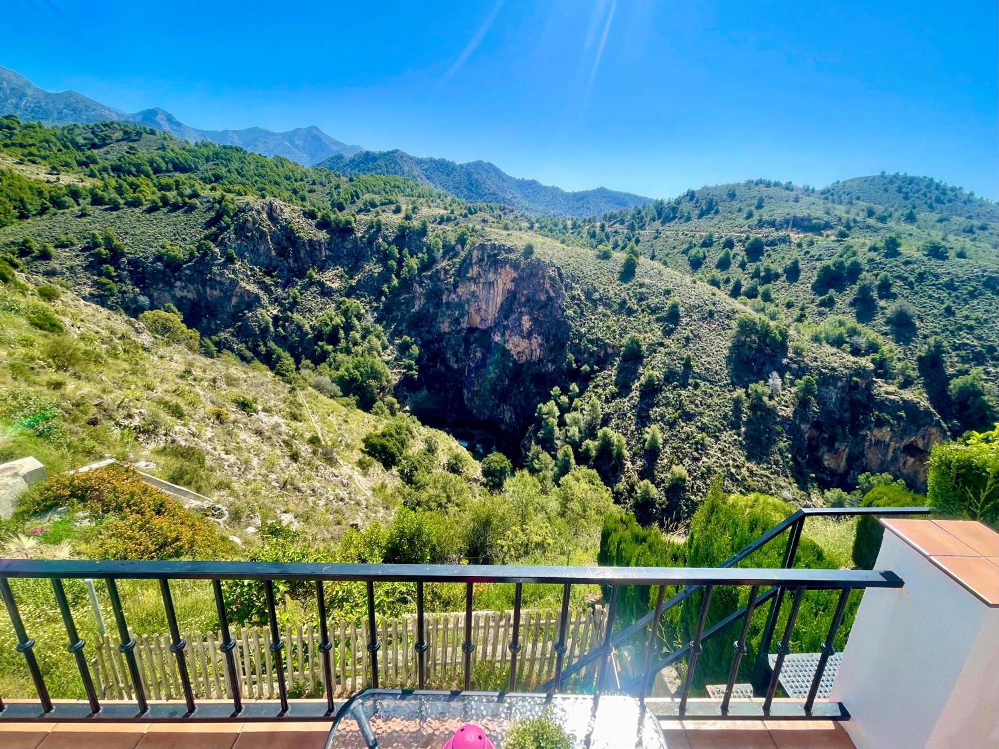 Apartamentos Axarquia , Frigiliana, Terraza Privada Con Vistas A La Montana Rio Y Al Mar 外观 照片