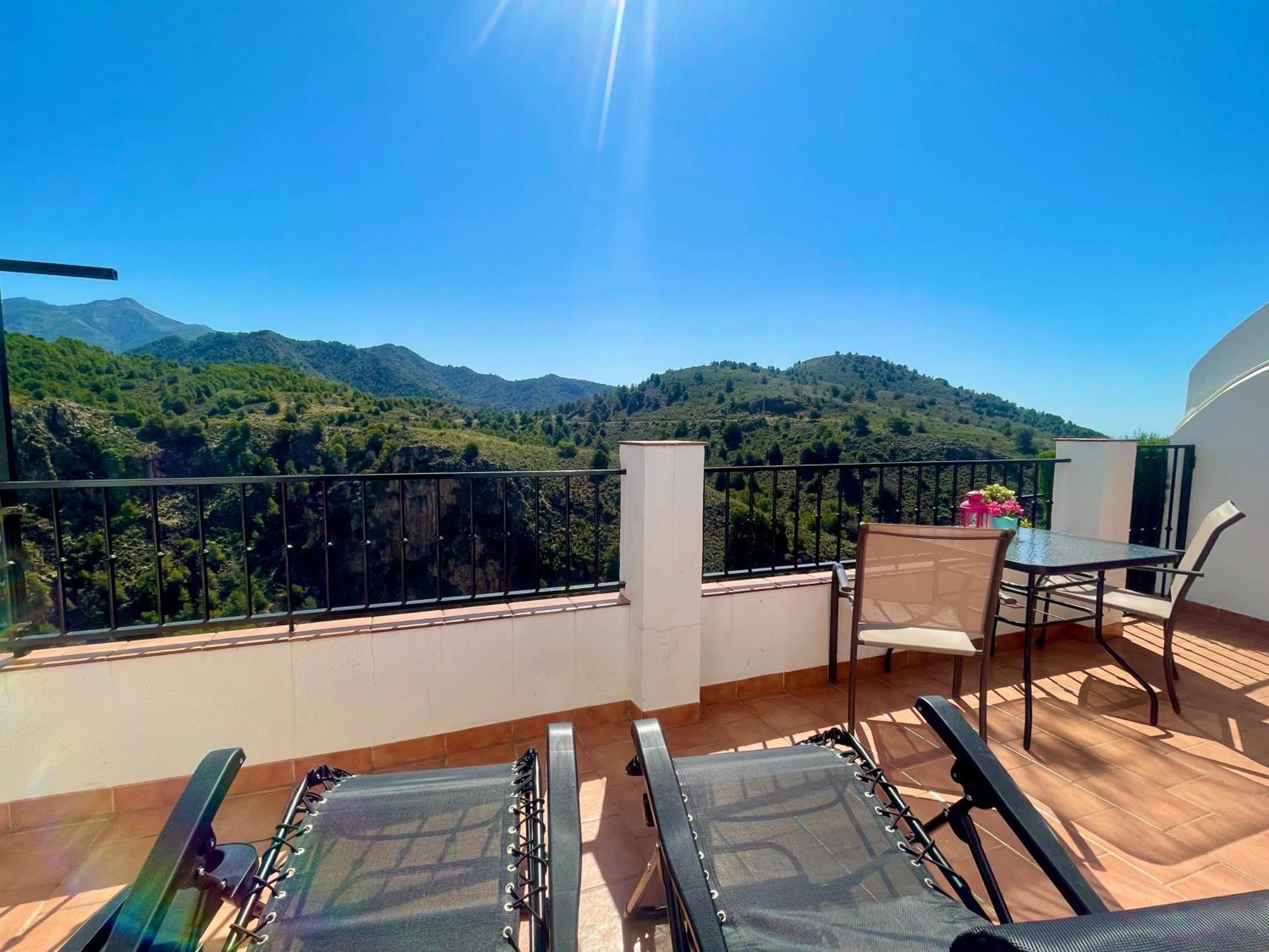 Apartamentos Axarquia , Frigiliana, Terraza Privada Con Vistas A La Montana Rio Y Al Mar 外观 照片