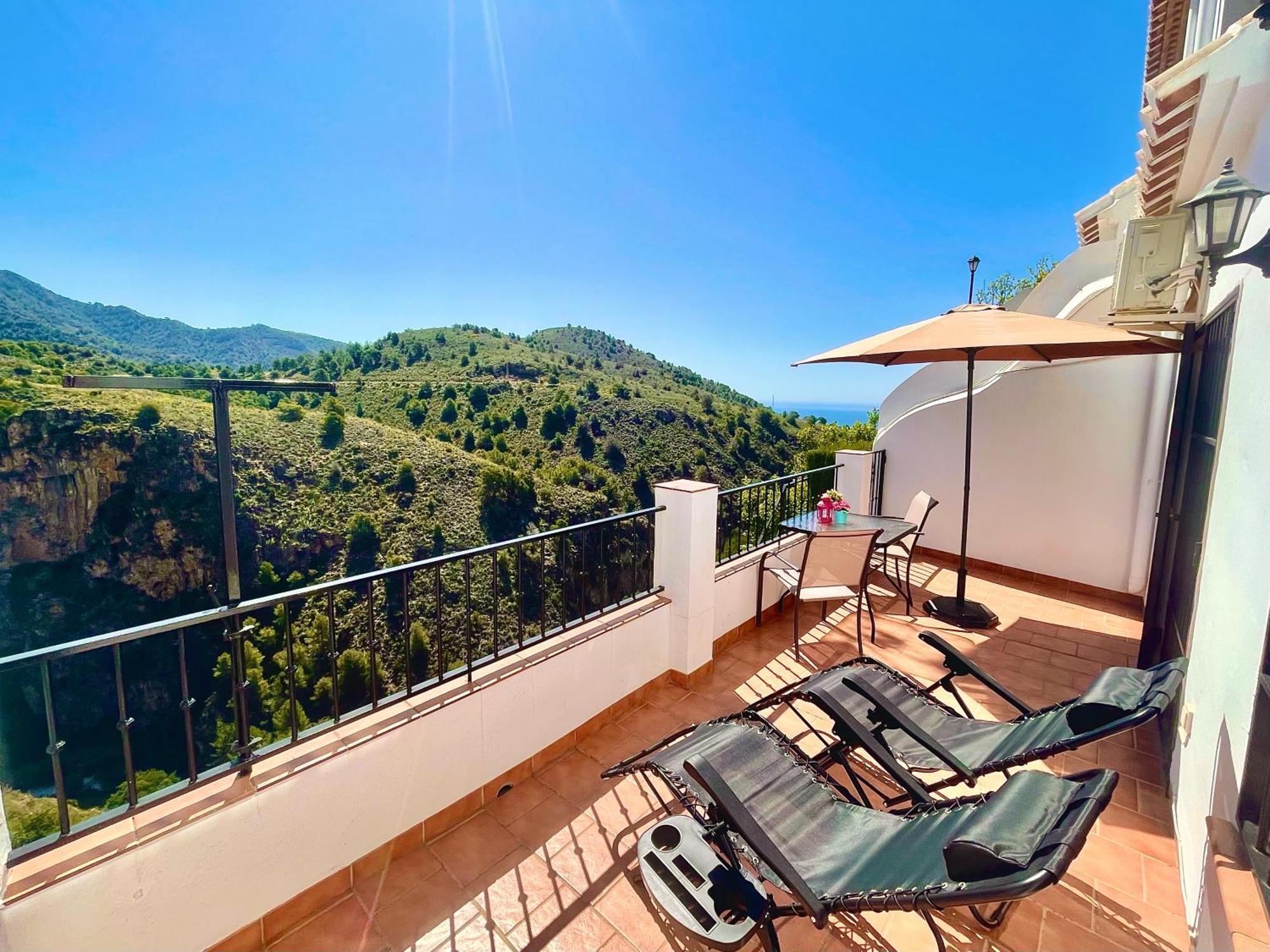 Apartamentos Axarquia , Frigiliana, Terraza Privada Con Vistas A La Montana Rio Y Al Mar 外观 照片