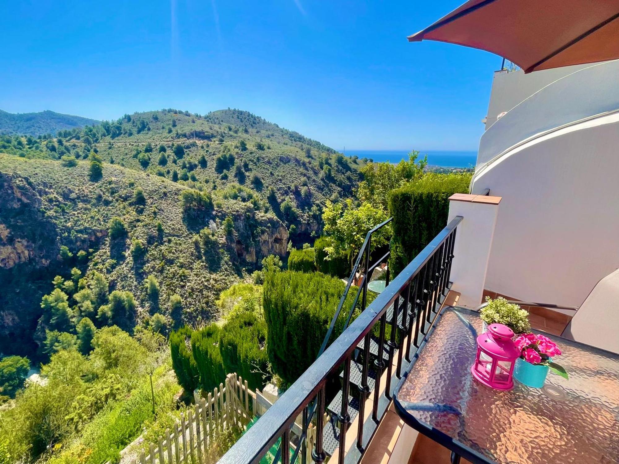 Apartamentos Axarquia , Frigiliana, Terraza Privada Con Vistas A La Montana Rio Y Al Mar 外观 照片
